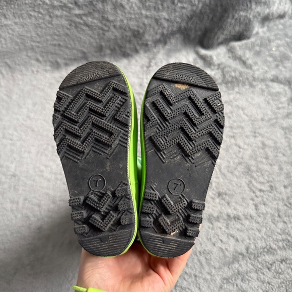 7c Cat & Jack Kesi Toddler Green Rain Boots Caterpillar Leaf Graphic Calf Height - Picture 3 of 3